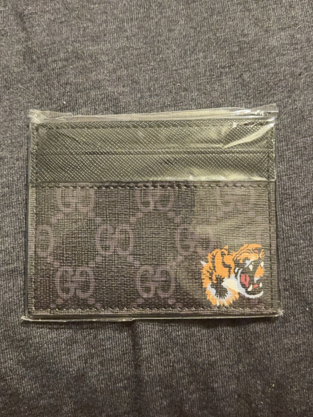 Letter G Black Supreme Tiger Cardholder - Picture 4 of 5
